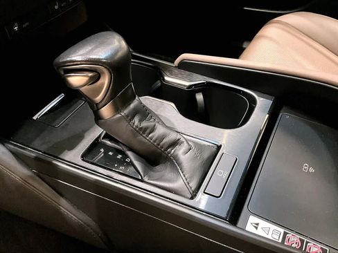 Used 2024 Lexus ES 350 w/ Premium Package image 15