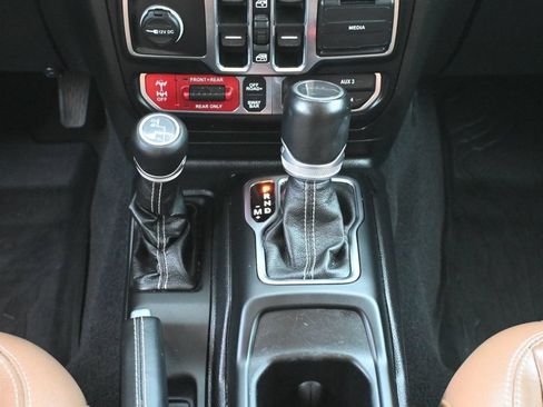 Used 2020 Jeep Gladiator Rubicon AWD/4WD image 19