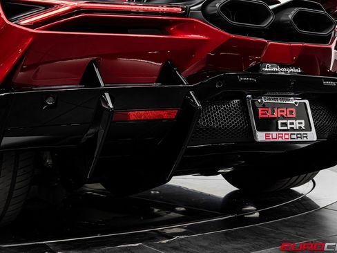 Used 2025 Lamborghini Revuelto image 25