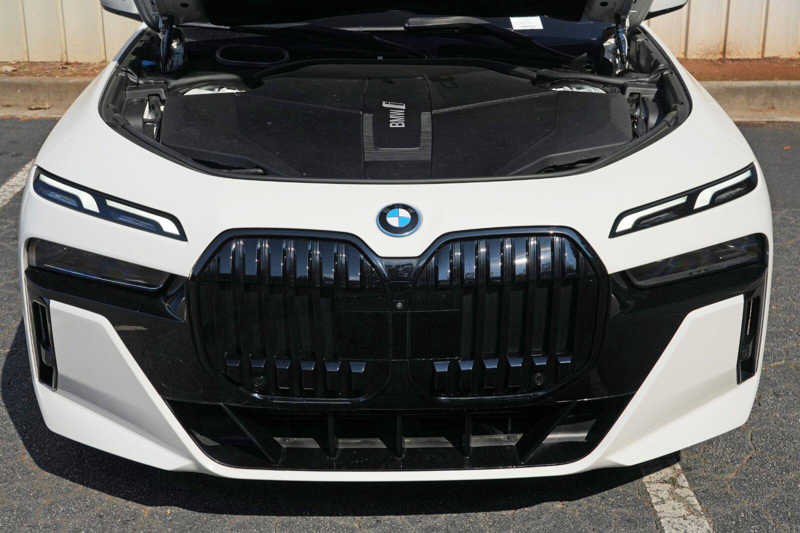 Used 2024 BMW i7 xDrive60 AWD/4WD image 8
