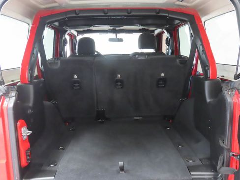 Used 2019 Jeep Wrangler Unlimited Sport S AWD/4WD image 16