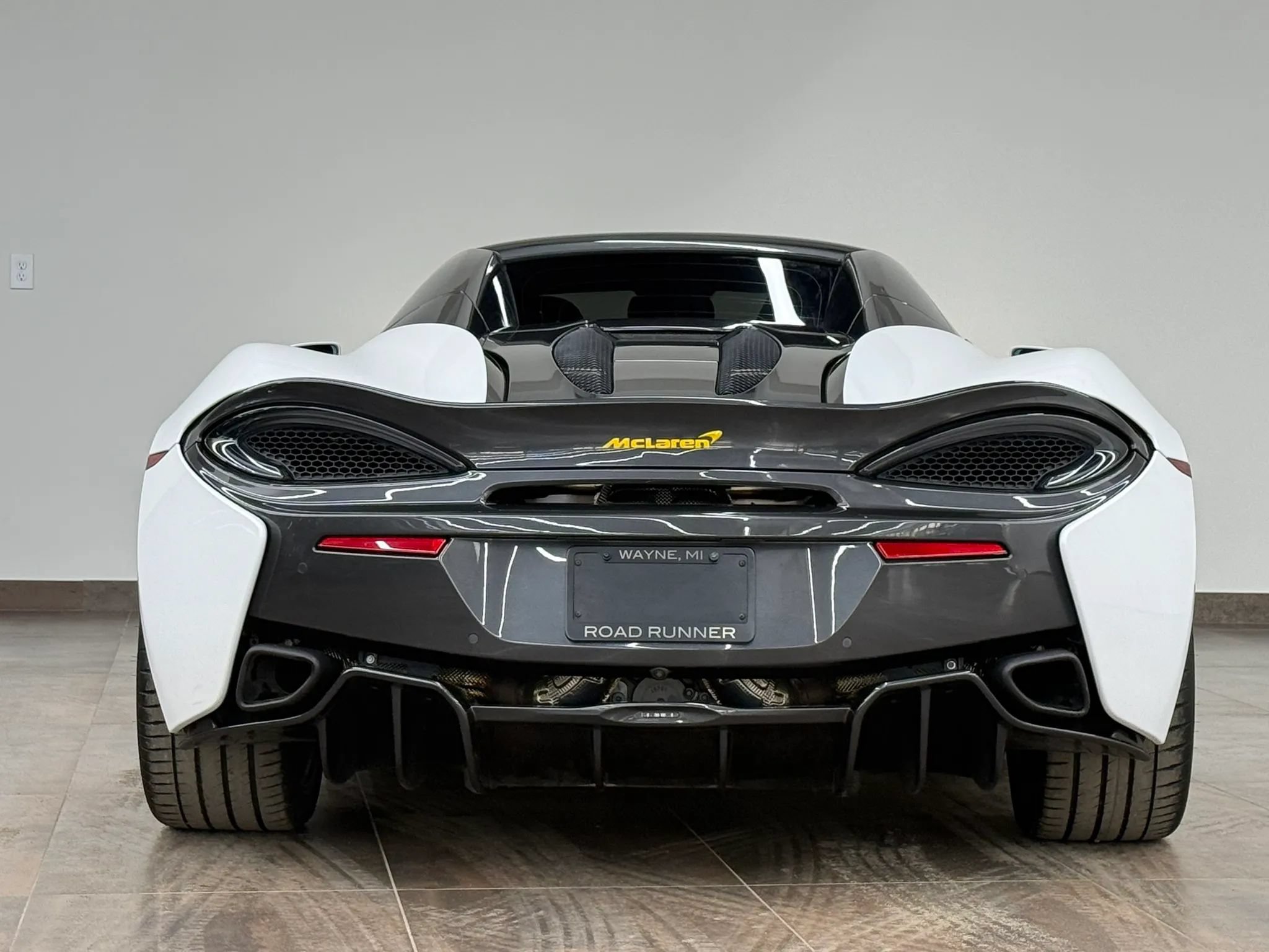 Used 2019 McLaren 570S Spider RWD image 9