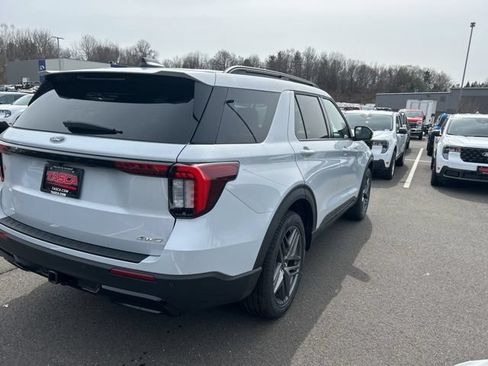 New 2026 Ford Explorer ST-Line w/ ST-Line Street Pack AWD/4WD image 7