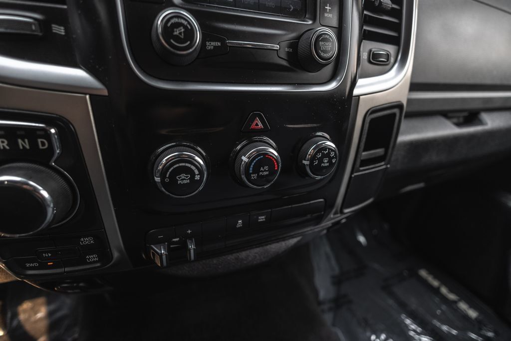Used 2016 RAM 1500 Classic SLT AWD/4WD image 16