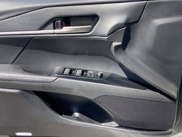 Used 2025 Toyota Camry XSE FWD image 17