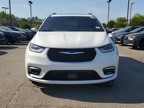 New 2026 Chrysler Pacifica Pinnacle image 2