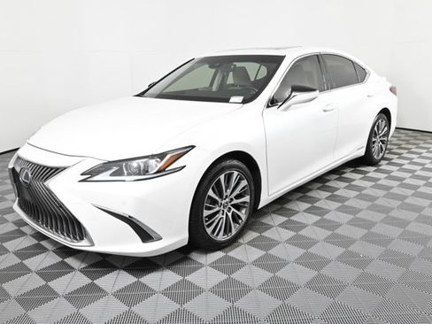 Used 2019 Lexus ES 300h image 2