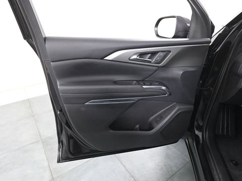 Used 2024 Chevrolet Traverse LT image 8