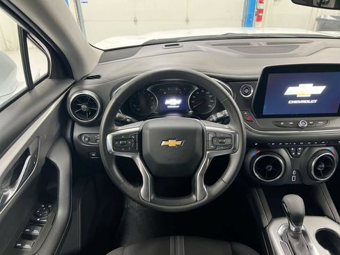 Used 2025 Chevrolet Blazer LT AWD/4WD image 11