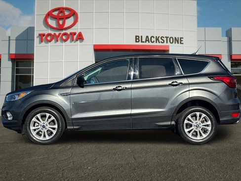 Used 2019 Ford Escape SE image 6