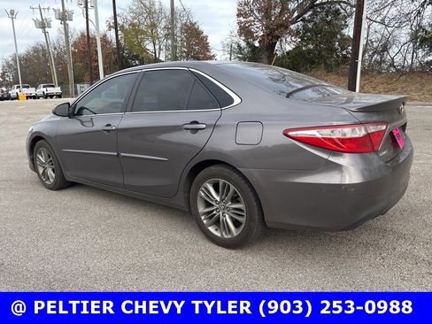 Used 2015 Toyota Camry SE image 5