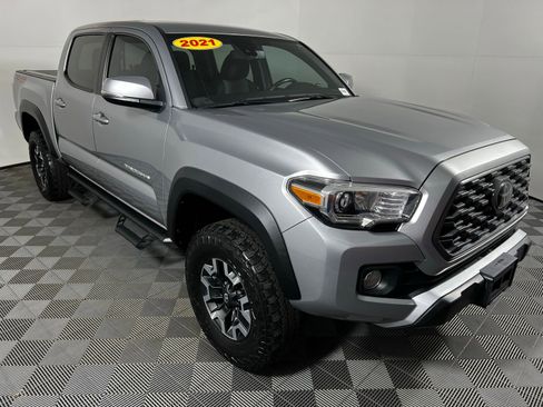 Used 2021 Toyota Tacoma TRD Off-Road w/ Technology Package image 3