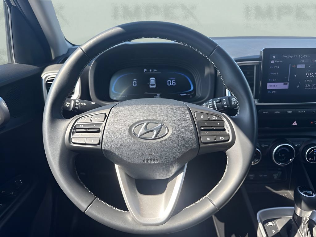 Used 2024 Hyundai Venue SEL FWD image 13
