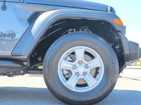 Used 2022 Jeep Wrangler Unlimited Sport AWD/4WD image 25