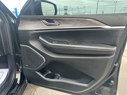 Used 2022 Jeep Grand Cherokee L Limited AWD/4WD image 10