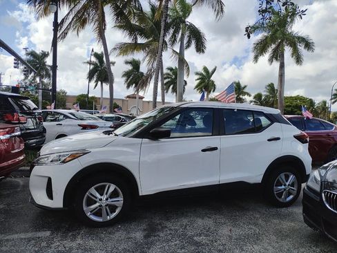 Used 2022 Nissan Kicks S FWD image 6