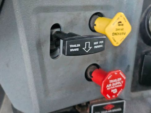 Used 2021 Ford F750 2WD Crew Cab Super Duty image 12