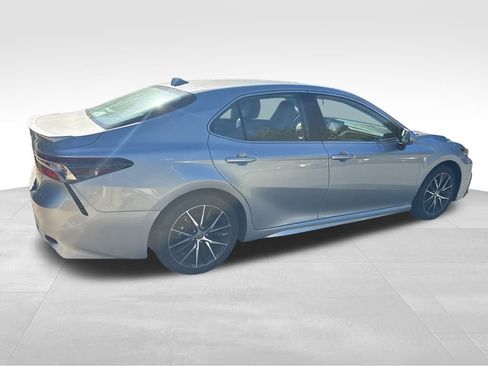 Used 2024 Toyota Camry SE image 2