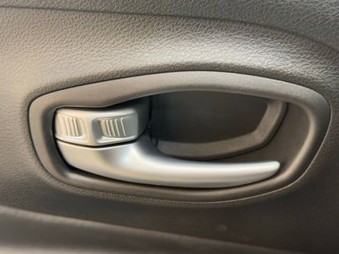 Used 2019 Jeep Renegade Altitude w/ Quick Order Package 22M image 32