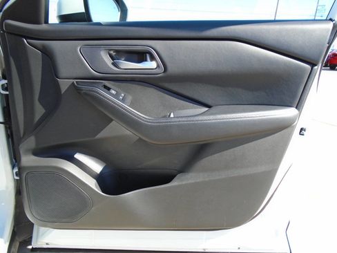 Used 2024 Nissan Rogue SV image 31