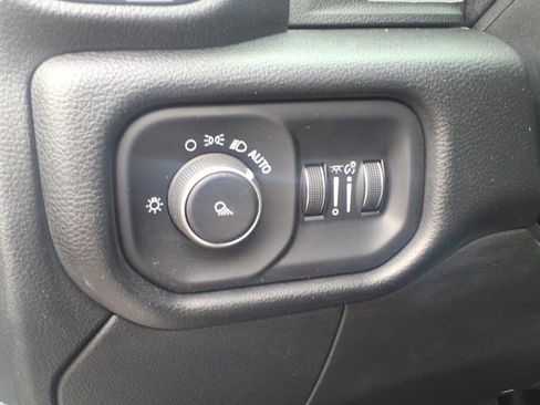 Used 2019 RAM 3500 Tradesman w/ Chrome Appearance Group image 17