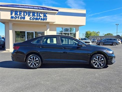 Used 2024 Volkswagen Jetta S image 7
