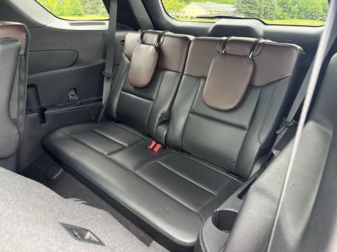 Used 2022 Ford Explorer Platinum w/ Equipment Group 601A AWD/4WD image 22