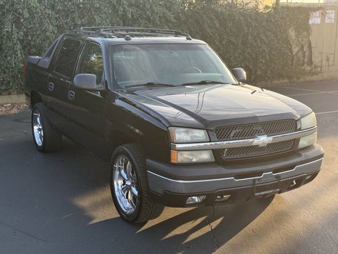 Used 2004 Chevrolet Avalanche 2WD w/ Preferred Equipment Group image 4