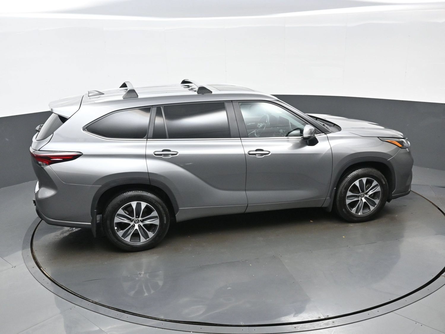 Used 2025 Toyota Highlander XLE AWD/4WD image 43
