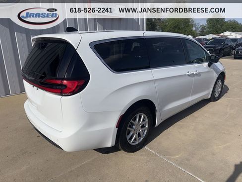 Used 2025 Chrysler Pacifica Select FWD image 7
