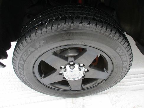 Used 2015 GMC Sierra 2500 Denali w/ Suspension Package, Off-Road image 10