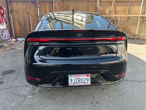 Used 2024 Toyota Prius Limited w/ Limited Premium Package image 9