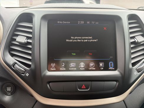 Used 2015 Jeep Cherokee Latitude w/ Comfort/Convenience Group AWD/4WD image 29