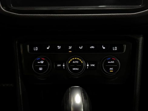 Used 2019 Volkswagen Tiguan SE FWD image 32