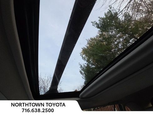 Used 2023 Toyota RAV4 XLE Premium image 20