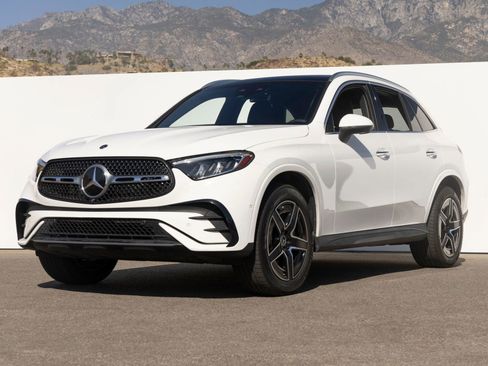 Used 2023 Mercedes-Benz GLC 300 4MATIC image 1