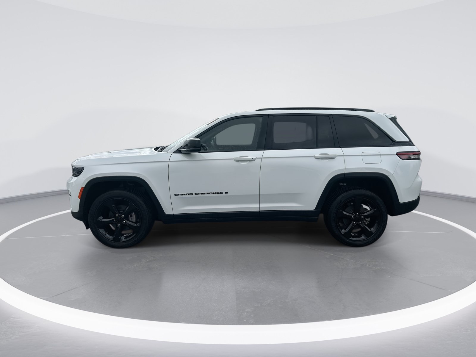 Used 2023 Jeep Grand Cherokee Altitude AWD/4WD image 6