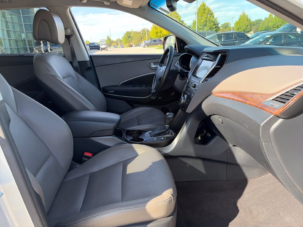 Used 2017 Hyundai Santa Fe AWD image 11