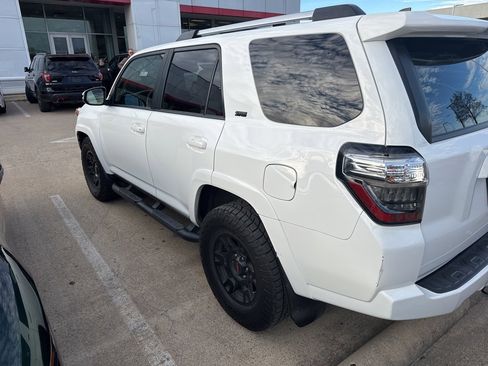 Used 2021 Toyota 4Runner SR5 Premium image 4