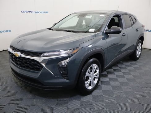 New 2026 Chevrolet Trax LS FWD image 12