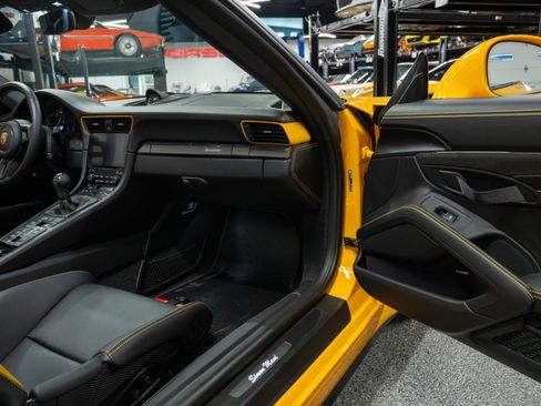 Used 2019 Porsche 911 Speedster RWD image 25