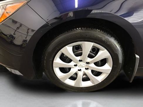 Used 2021 Toyota Corolla LE image 11