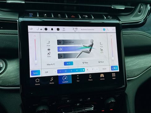 Used 2023 Jeep Grand Cherokee 4WD 4xe w/ Luxury Tech Group II image 12