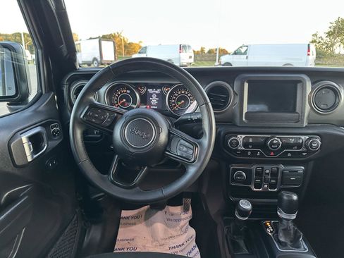 Used 2023 Jeep Gladiator Sport image 17