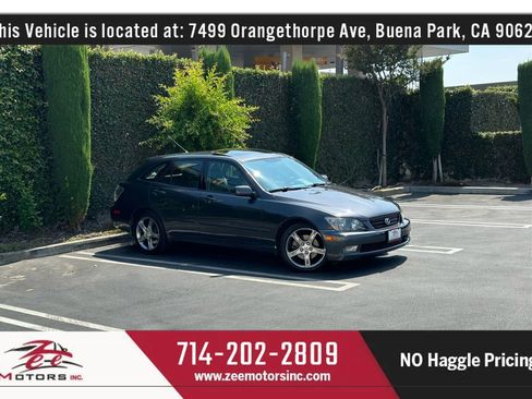 Used 2004 Lexus IS 300 SportCross image 2