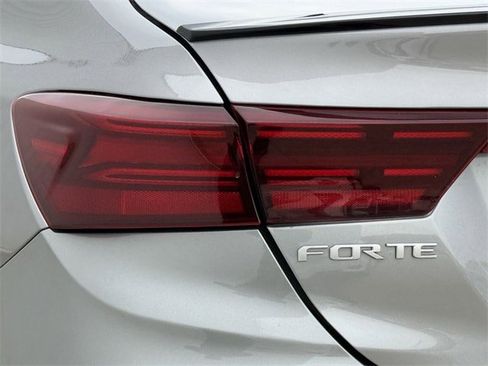 Used 2023 Kia Forte GT-Line image 6