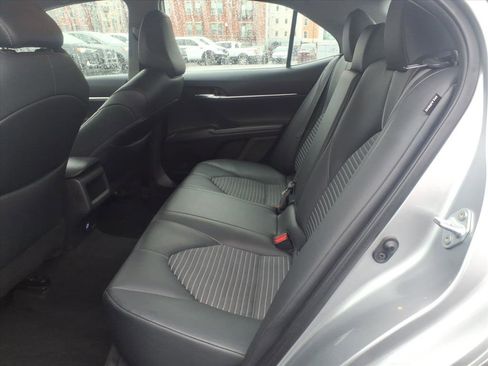 Used 2023 Toyota Camry SE image 9