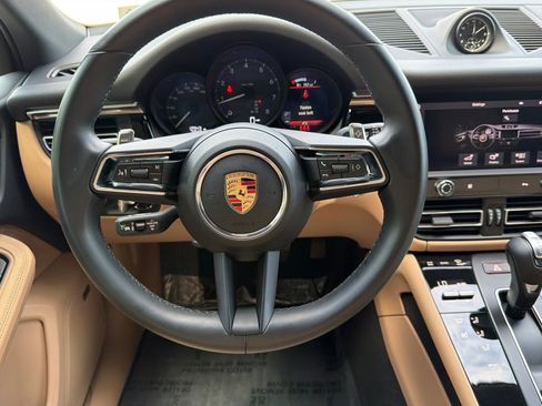 Used 2025 Porsche Macan image 18