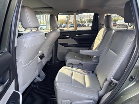 Used 2018 Toyota Highlander Limited AWD/4WD image 17