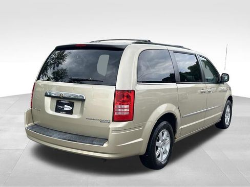 Used 2010 Chrysler Town & Country Touring FWD image 6